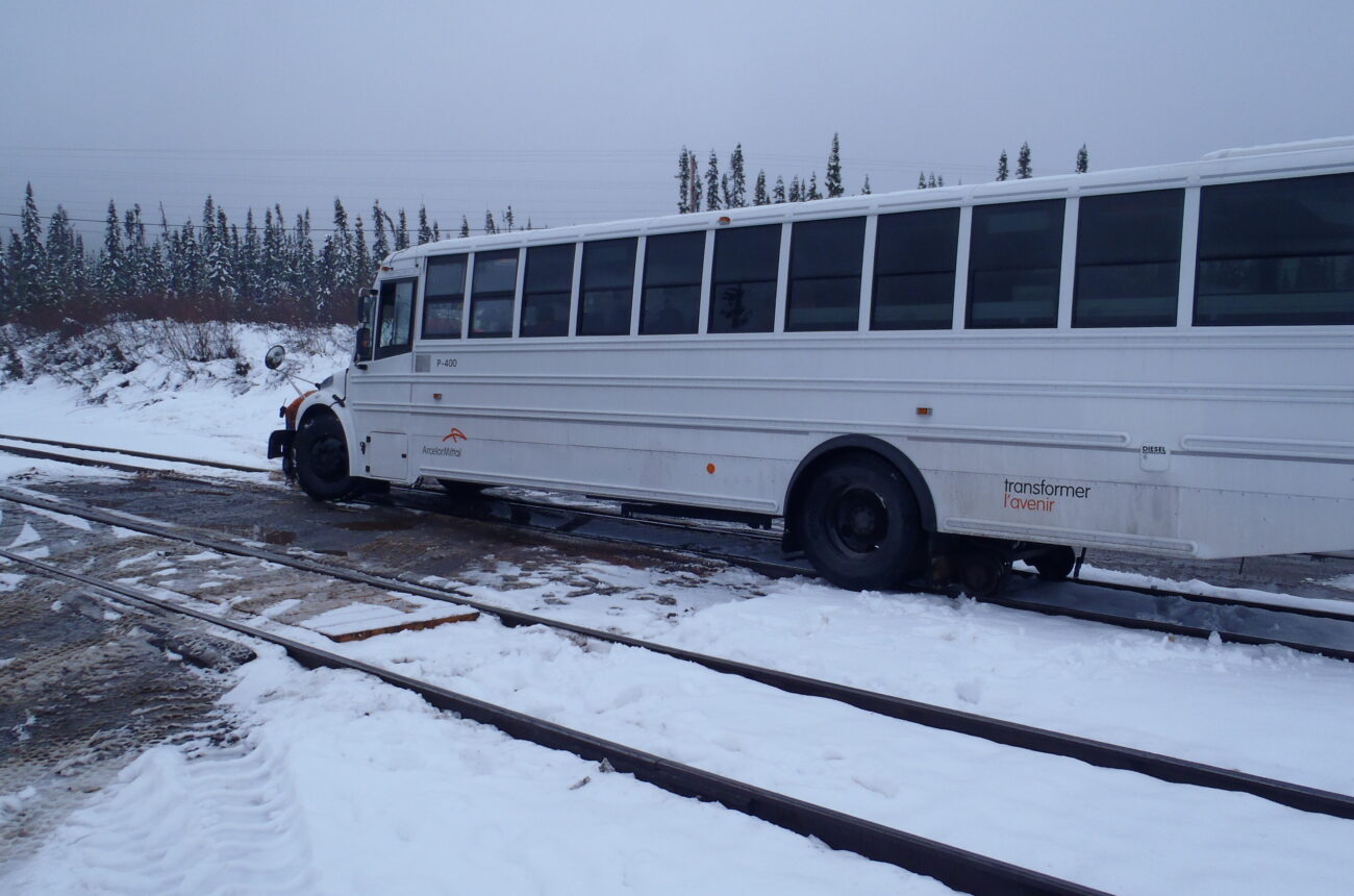 Autobus adapté pour circuler sur rail de chemin de fer