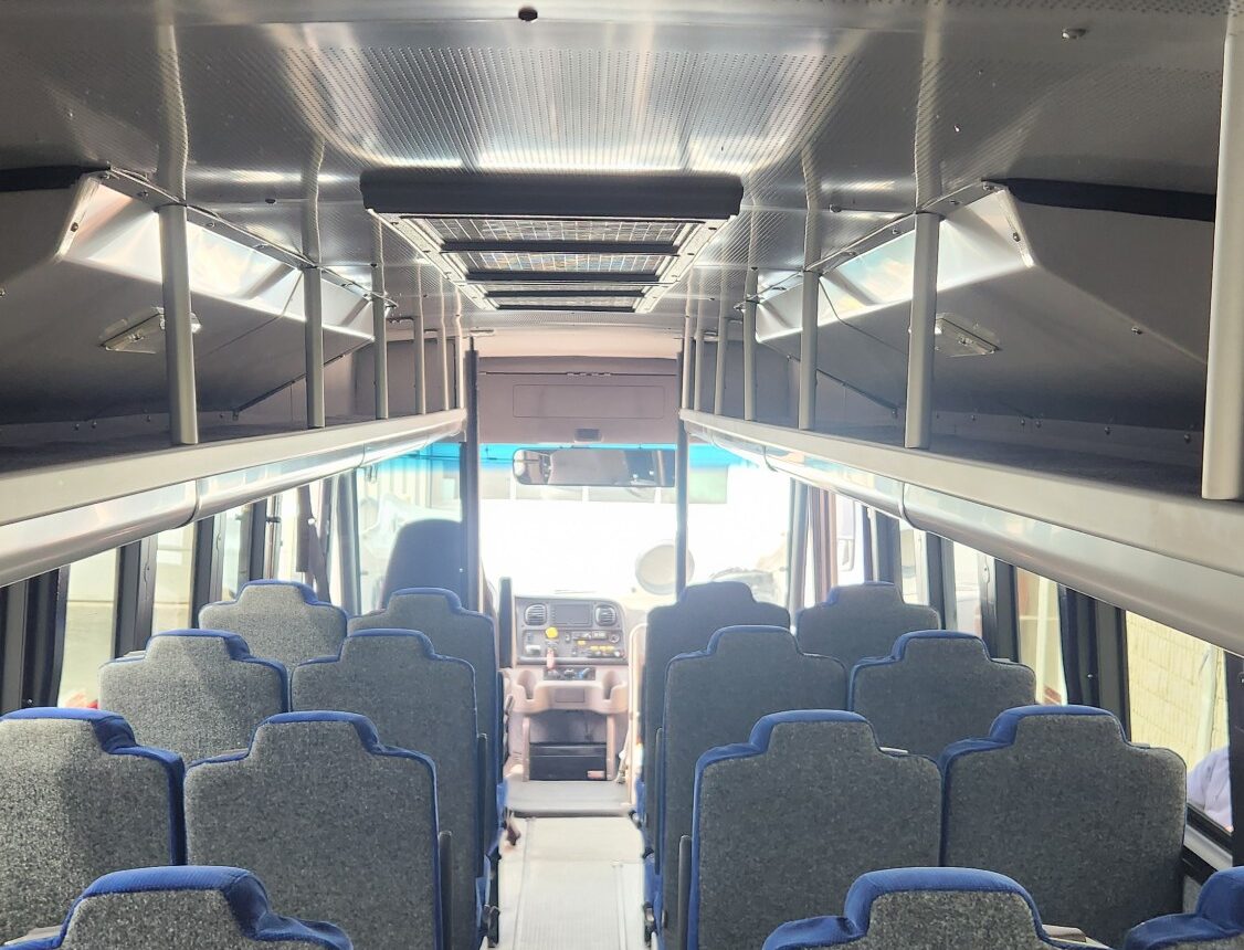 Intérieur d’autobus avec sièges coach